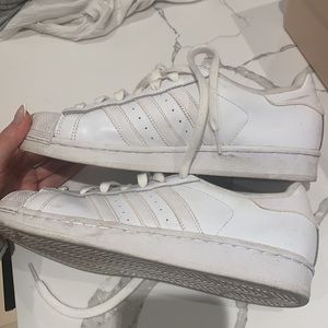 Adidas unisex sneakers.